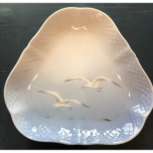 B&G Bing Grondahl Copenhagen‎ Denmark Seagull 9" Triangle Platter Serving Plate